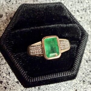 Bezel Set Zambian Emerald 10k Solid Yellow Gold Ring Size 7 unisex